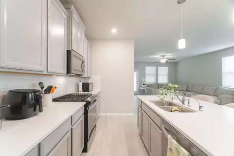 Kitchen - 17542 Rosette Grass Dr, Conroe, TX 77385 photo 5 of 5