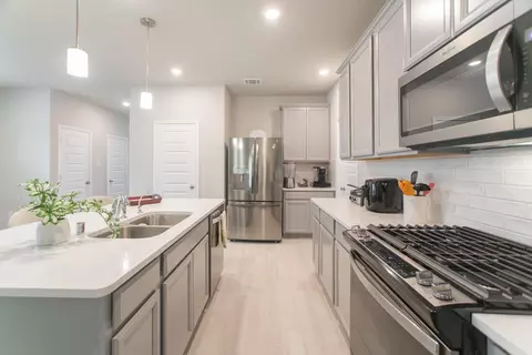 Kitchen - 17542 Rosette Grass Dr, Conroe, TX 77385 photo 2 of 5
