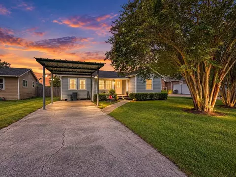 828 Robinson Rd, La Porte, TX 77571