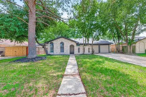 338 Coach Lamp Ln, Houston, TX 77060