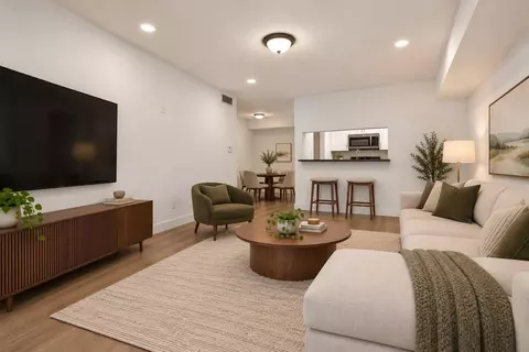 4633 Wild Indigo St #530, Houston, TX 77027
