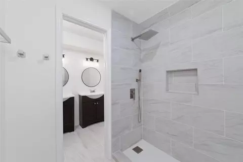 Bath - 7910 Oak Moss Dr, Spring, TX 77379 photo 4 of 4