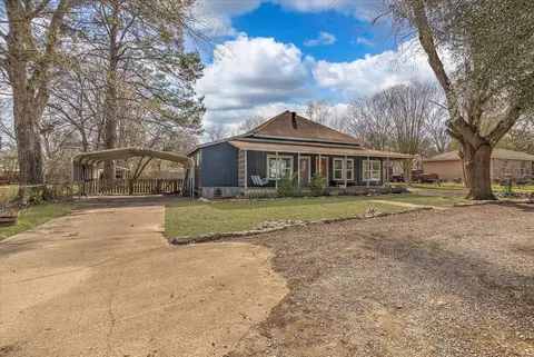Exterior - 158 E 7th St, Trinity, TX 75862 photo 3 of 10