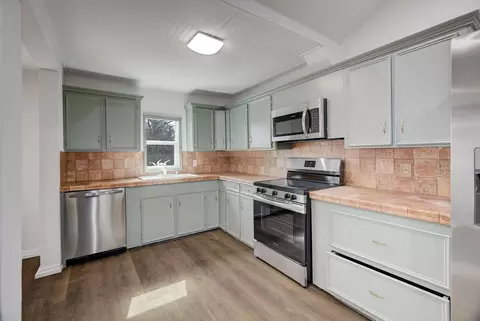 Kitchen - 158 E 7th St, Trinity, TX 75862 photo 1 of 2