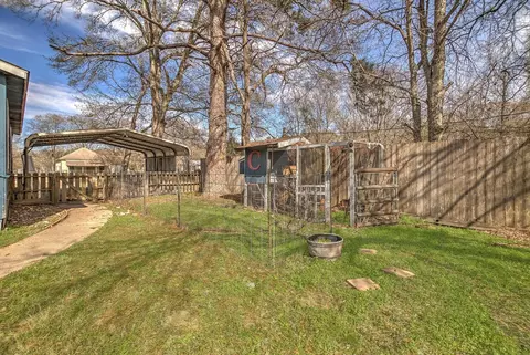 Exterior - 158 E 7th St, Trinity, TX 75862 photo 9 of 10