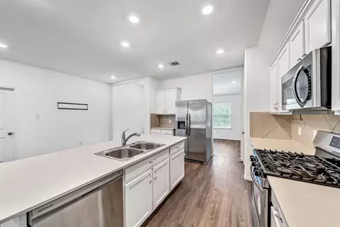 Kitchen - 2847 Mistygate Ct, Conroe, TX 77301 photo 2 of 2
