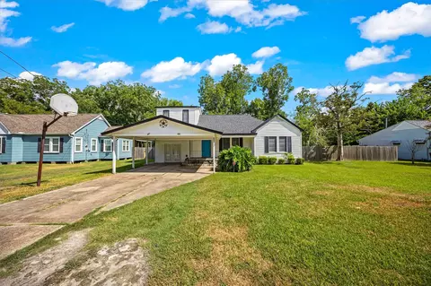 209 South St, Baytown, TX 77520