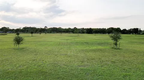 709 Earl St, El Campo, TX 77437