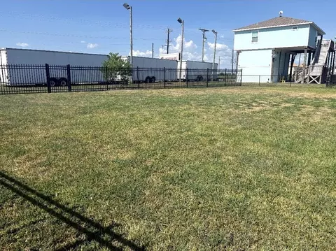 984 Bowers Ln, Port Bolivar, TX 77650
