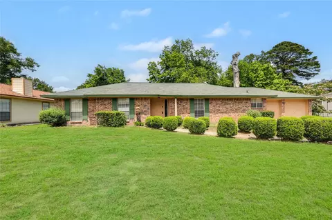 14256 Shadow Bay Dr, Willis, TX 77318