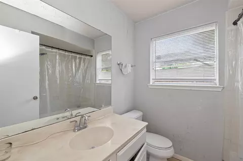 Bath - 5031 Glendower Dr, Spring, TX 77373 photo 1 of 4