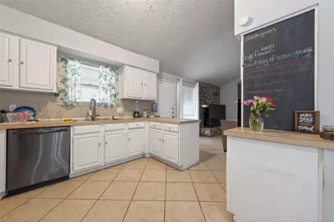 Kitchen - 5031 Glendower Dr, Spring, TX 77373 photo 2 of 5