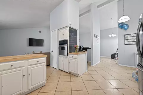 Kitchen - 5031 Glendower Dr, Spring, TX 77373 photo 4 of 5