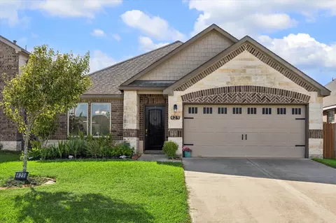 429 Lake Line Dr, Alvin, TX 77511