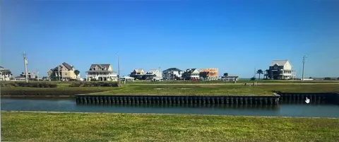 8 Saddlebunch, Hitchcock, TX 77563