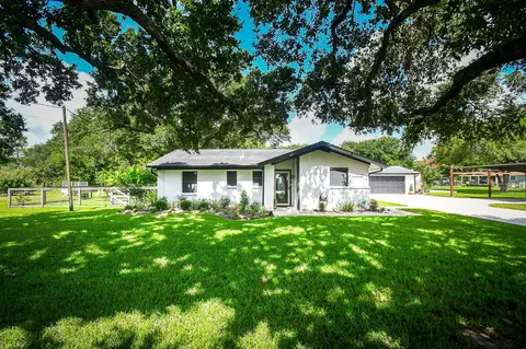 16902 Berry Rd, Pearland, TX 77584