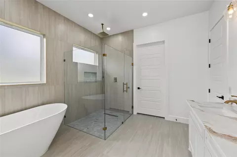 Bath - 15036 Tybee Ln, Conroe, TX 77306 photo 3 of 6