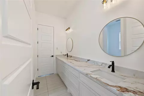 Bath - 15036 Tybee Ln, Conroe, TX 77306 photo 5 of 6
