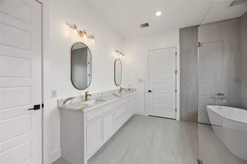 Bath - 15036 Tybee Ln, Conroe, TX 77306 photo 2 of 6