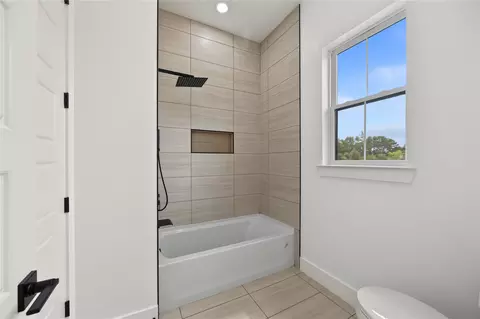 Bath - 15036 Tybee Ln, Conroe, TX 77306 photo 6 of 6