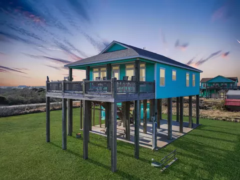 911 S Tinkle Ln, Crystal Beach, TX 77650