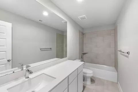 Bath - 3122 Spitfire Dr, Rosenberg, TX 77471 photo 3 of 5