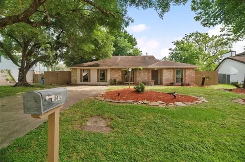 412 Westwood Dr, Friendswood, TX 77546