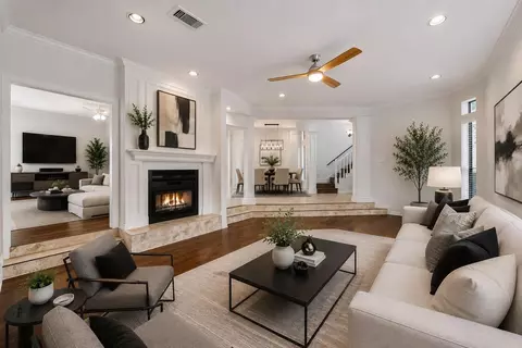 56 Bayou Pointe Dr, Houston, TX 77063