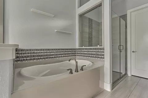 Bath - 2113 Solstice Blvd, Spring, TX 77386 photo 4 of 8