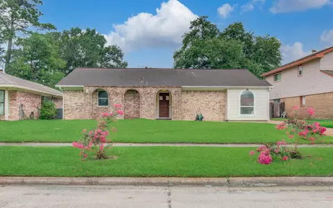 510 Mistywood Dr, Houston, TX 77090