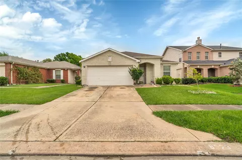8523 Ashford Green Ln, Houston, TX 77072