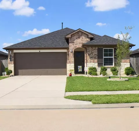 5030 Pine Haven Ln, Fresno, TX 77545