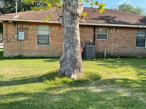 606 Chandler Dr, Baytown, TX 77521