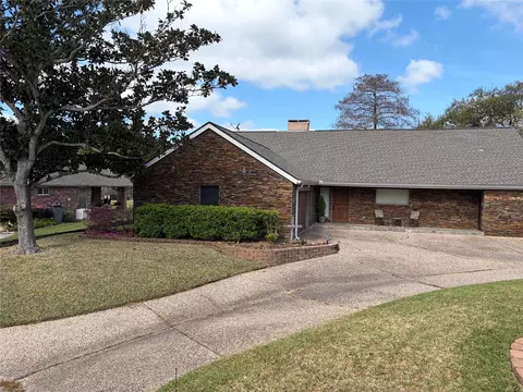 1122 Lakeside Dr, Huntsville, TX 77320