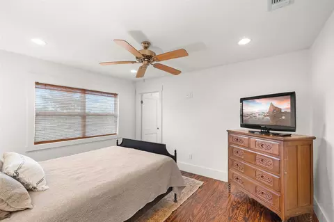 Bedroom - 9809 Mazoch Rd, Weimar, TX 78962 photo 2 of 4