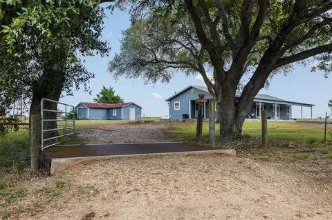 Exterior - 9809 Mazoch Rd, Weimar, TX 78962 photo 3 of 7