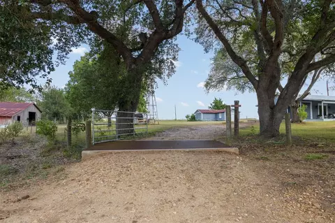 Exterior - 9809 Mazoch Rd, Weimar, TX 78962 photo 2 of 7