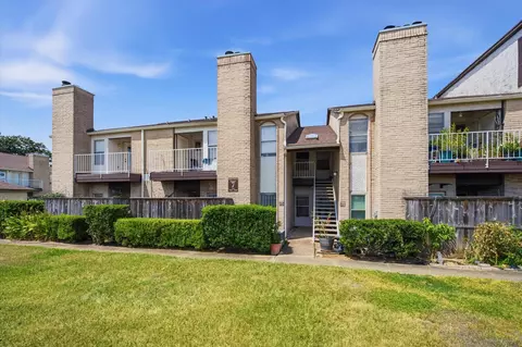 2011 Spenwick Dr #717, Houston, TX 77055