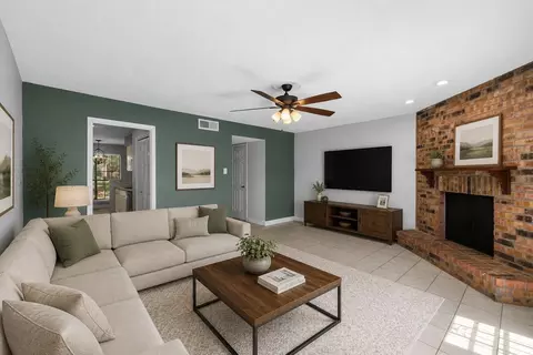 10324 Longmont Dr #47/6, Houston, TX 77042