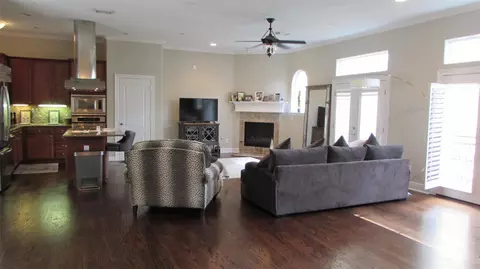 1510 Birdsall St, Houston, TX 77007