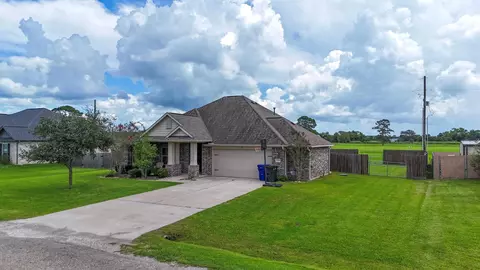 15285 Cliff St, Hamshire, TX 77622