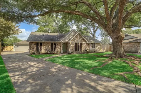 2901 Castle Ct, Pearland, TX 77581