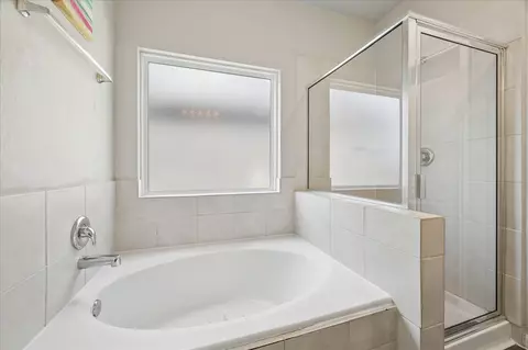 Bath - 23659 Rainbow Eucalyptus Dr, Spring, TX 77373 photo 3 of 3