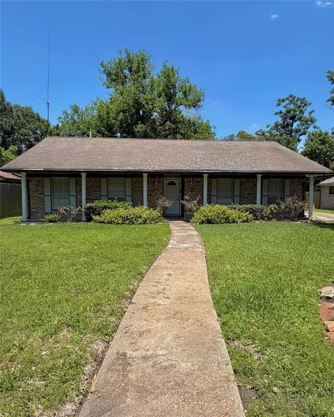 5422 Winding Way Dr, Houston, TX 77091