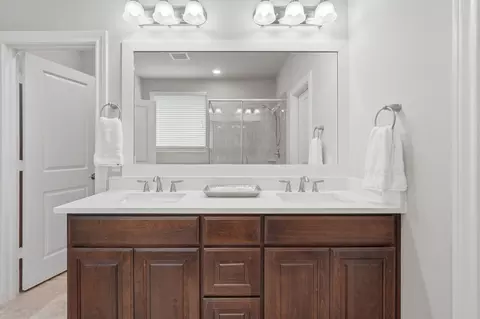Bath - 7919 Augusta Creek Ct, Spring, TX 77389 photo 2 of 6