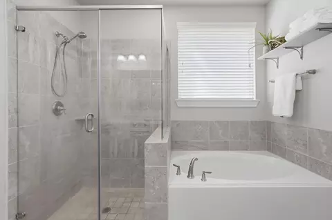 Bath - 7919 Augusta Creek Ct, Spring, TX 77389 photo 3 of 6