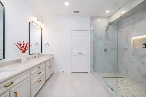 Bath - 16006 Winchmore Hill Dr, Spring, TX 77379 photo 1 of 5