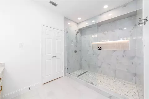 Bath - 16006 Winchmore Hill Dr, Spring, TX 77379 photo 2 of 5
