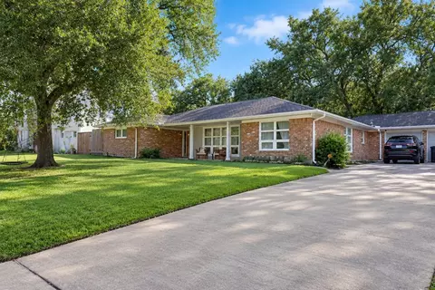 8426 Braes Blvd, Houston, TX 77025