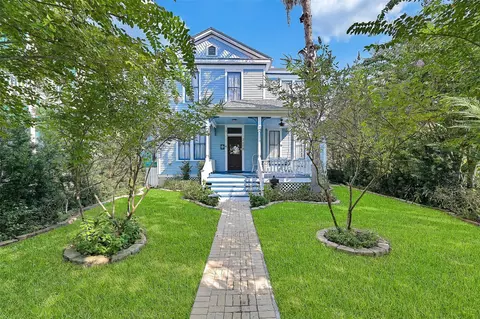 2608 Ursuline St, Galveston, TX 77550